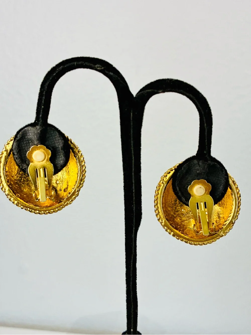 VTG 90s Classiques Entier Gold-Tone Pearled Button Earrings Business Casual